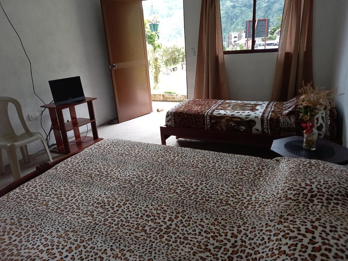 Montano Camping & Hostel バーニョス エクステリア 写真