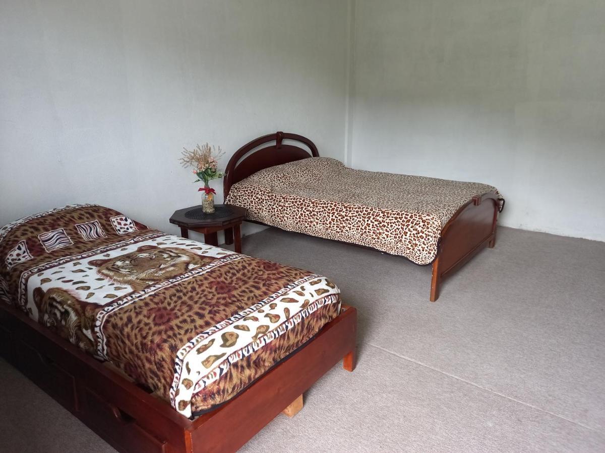 Montano Camping & Hostel バーニョス エクステリア 写真
