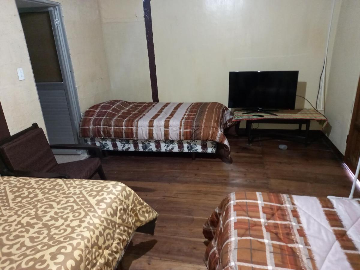 Montano Camping & Hostel バーニョス エクステリア 写真