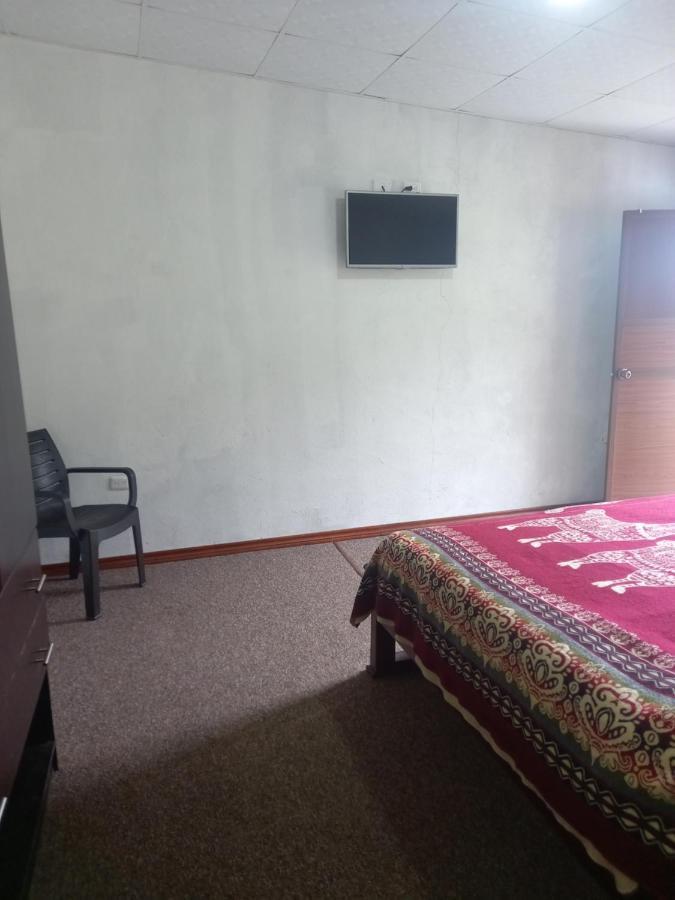 Montano Camping & Hostel バーニョス エクステリア 写真