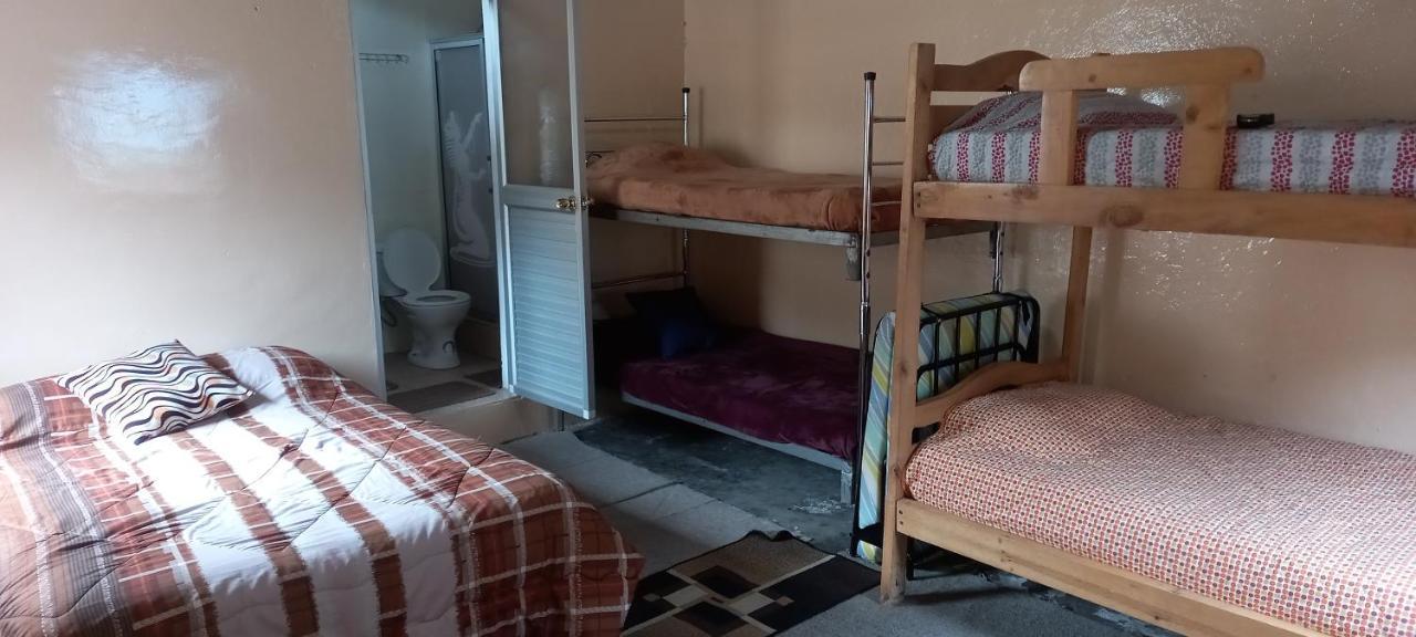 Montano Camping & Hostel バーニョス エクステリア 写真