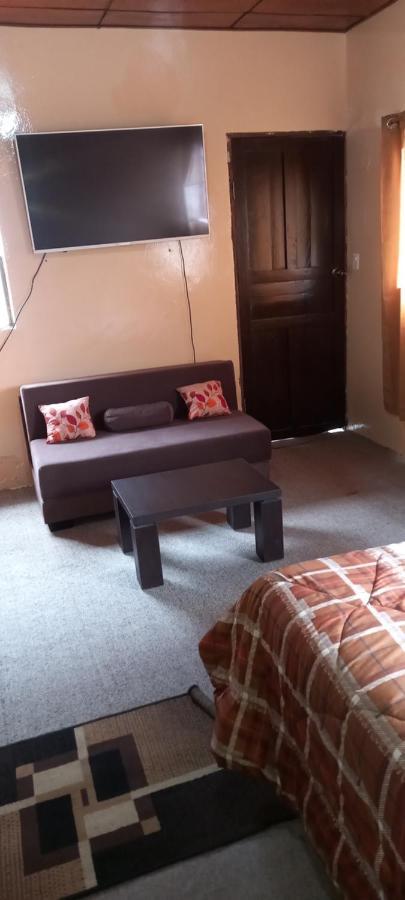 Montano Camping & Hostel バーニョス エクステリア 写真