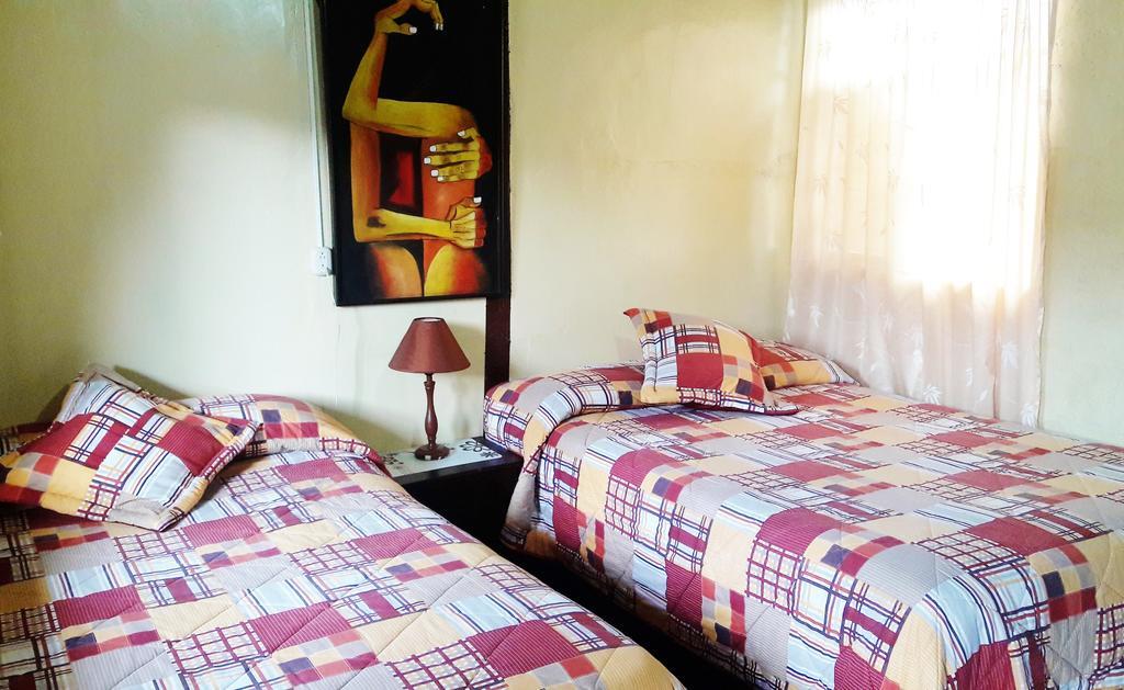 Montano Camping & Hostel バーニョス エクステリア 写真