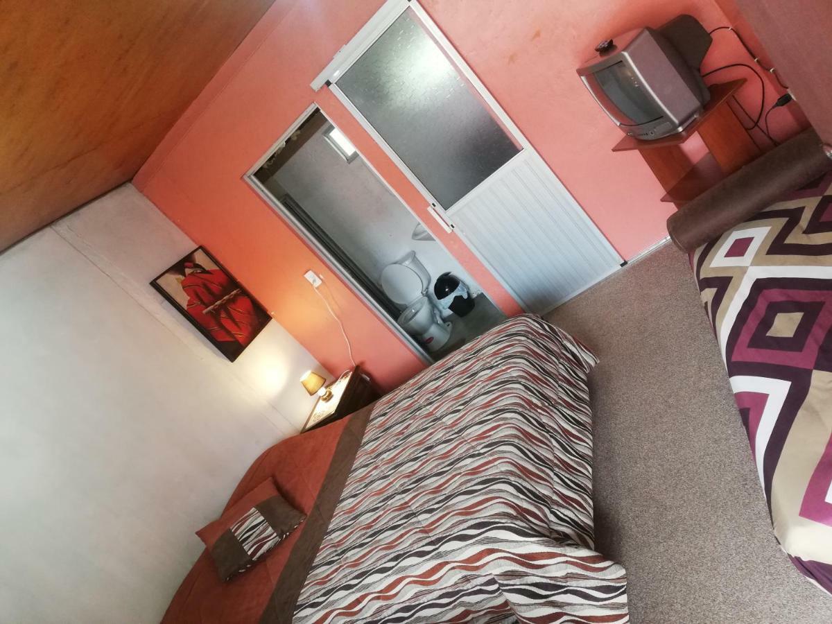 Montano Camping & Hostel バーニョス エクステリア 写真