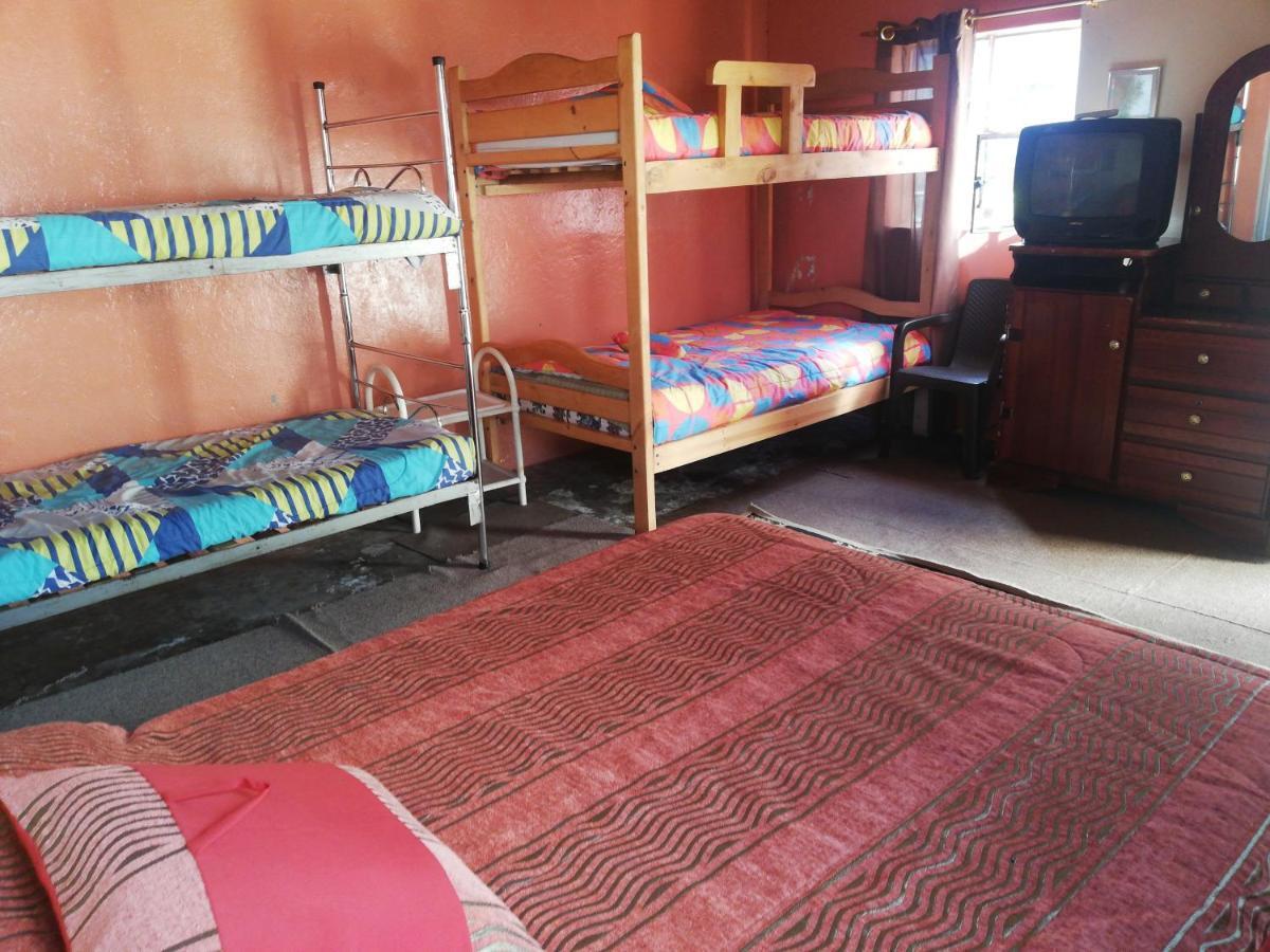 Montano Camping & Hostel バーニョス エクステリア 写真