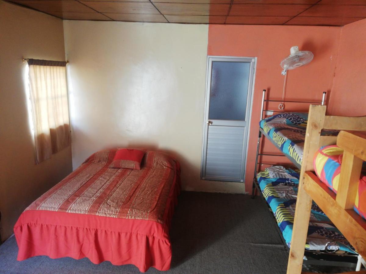 Montano Camping & Hostel バーニョス エクステリア 写真