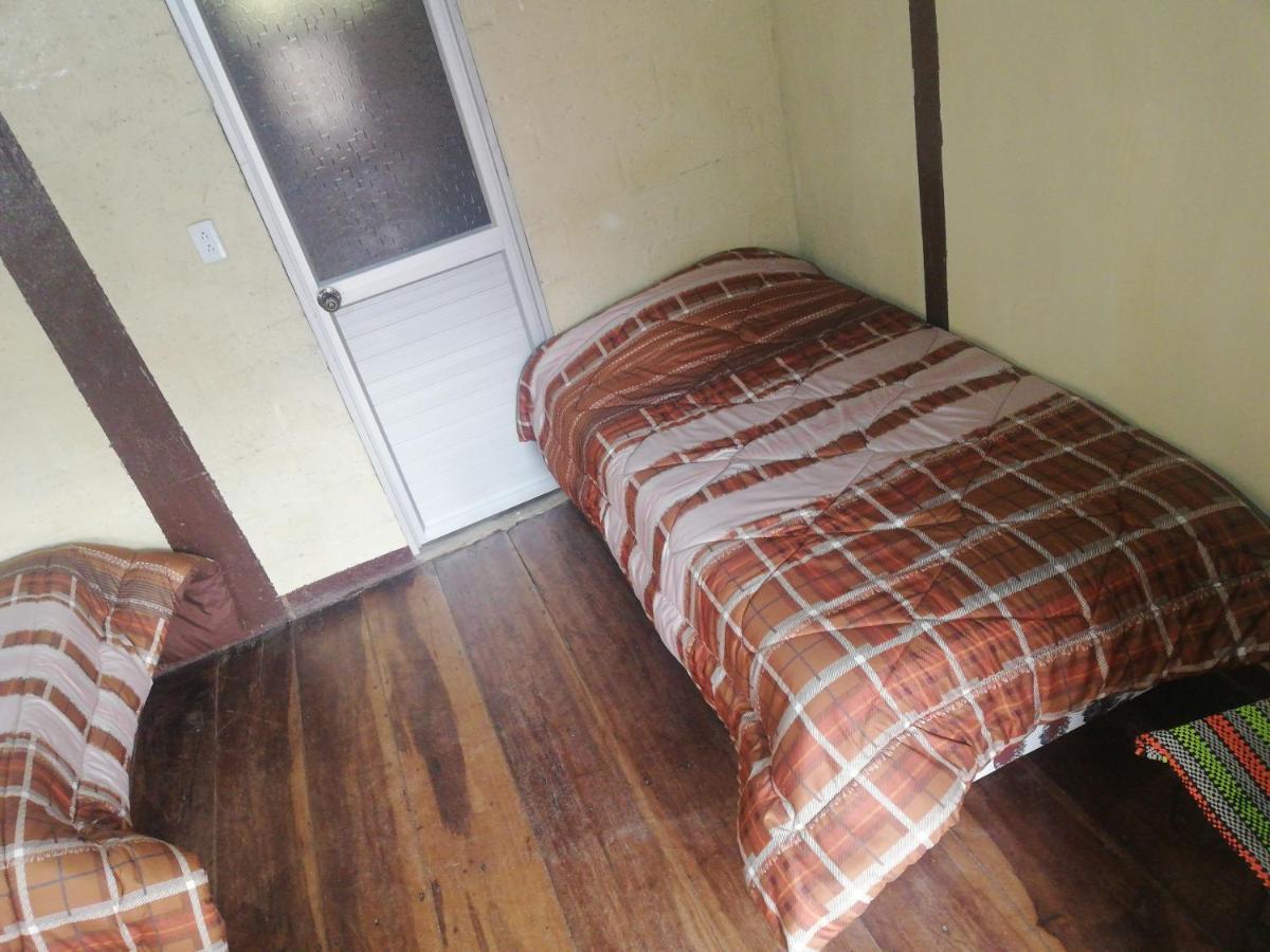 Montano Camping & Hostel バーニョス エクステリア 写真